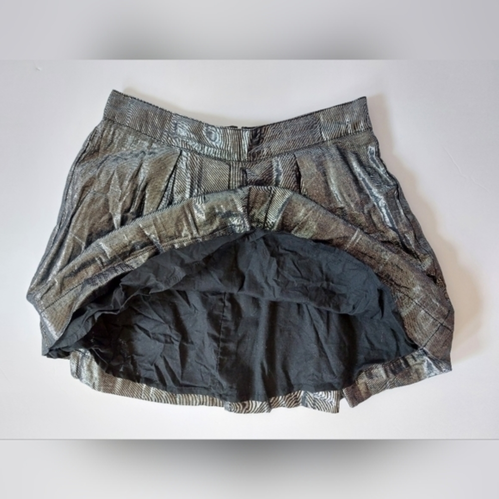 Silver Skirt GapKids size 8 Adjustable Waist Zipper In Back - Picture 2 of 6